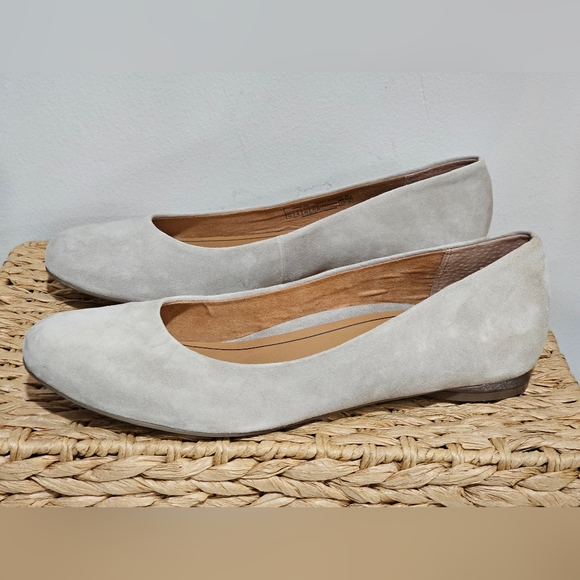 NWOT  VIONIC  Hannah Suede Leather Ballet Taupe Gray Ortho Arch Support Flats 10 - Picture 3 of 9